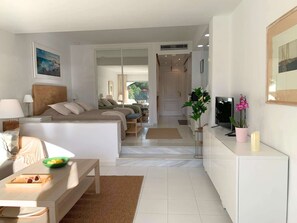 Interior - Spacious Studio 400 Meters from the Beach (Sitio de Calahonda)