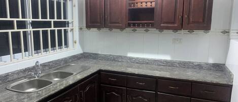 Full-size fridge, microwave, stovetop, cookware/dishes/utensils