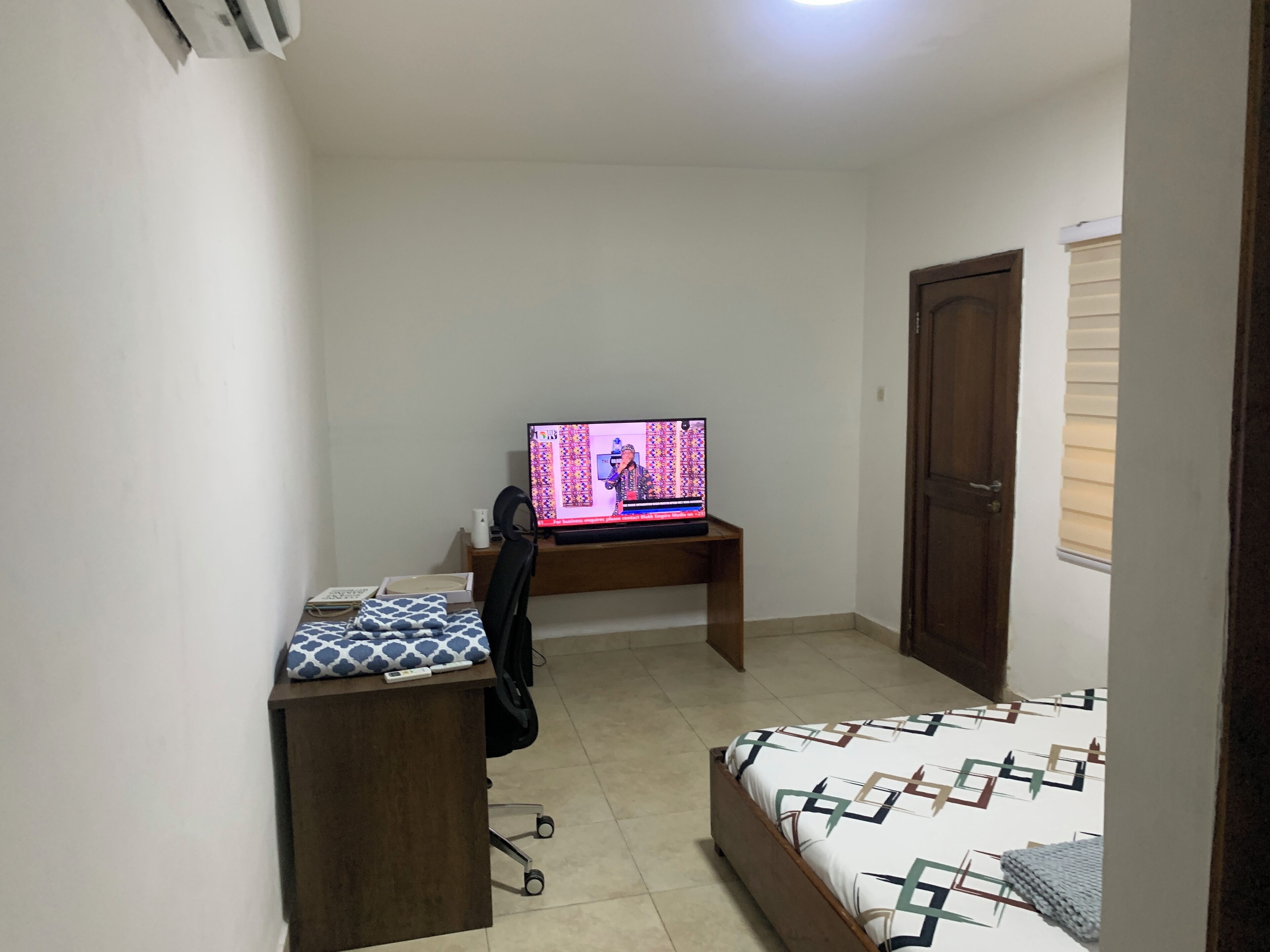 Phòng, 1 giường cỡ queen, lò vi sóng | Bàn, bàn ủi/dụng cụ ủi quần áo, truy cập Internet không dây miễn phí 