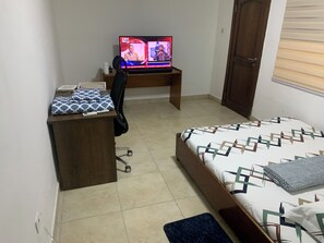 Room, 1 Queen Bed, Microwave - Chapel Hill 2-Bedroom Apartment (Sekondi-Takoradi)