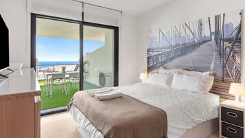 Een strijkplank/strijkijzer, wifi, beddengoed