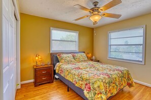 Iron/ironing board, free WiFi, bed sheets - 🌊Quick Walk to Beach🌴Great Location🌞Indian Beach Villas 3A (Indian Rocks Beach)