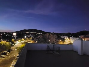 Property grounds - Centrally Located Penthouse with Balcony, Wi-Fi & Air Conditioning in Fuengirola (Fuengirola)