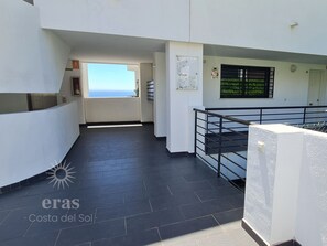 Property grounds - Stunning Sea Views, Spacious Sunny Terrace & Pool (Mijas)