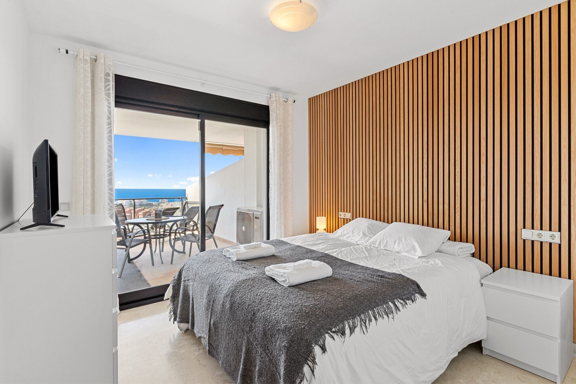 1 habitación, tabla de planchar con plancha, wifi y ropa de cama 