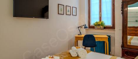 1 chambre, fer et planche Ă repasser