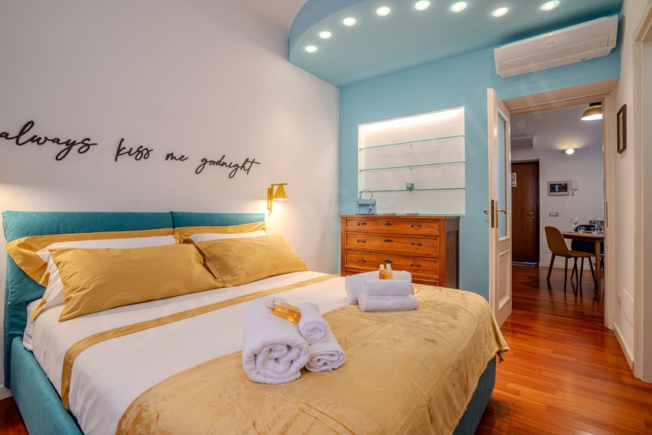 1 camera, ferro/asse da stiro