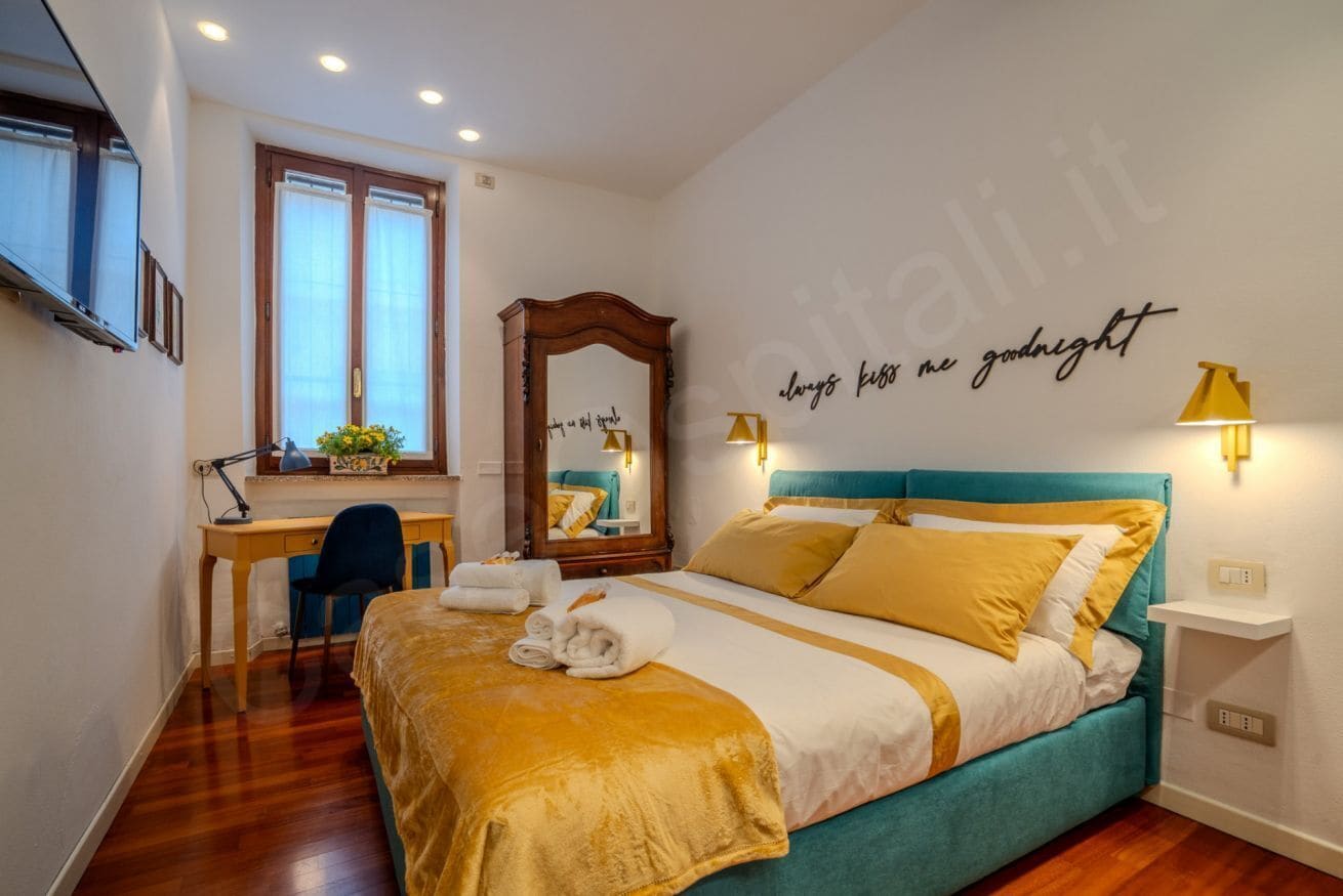 1 chambre, fer et planche à repasser