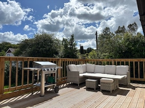 Property grounds - Family-friendly countryside home with hot tub, swing set and trampoline (Battle)