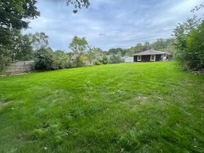 Property grounds - Family-friendly countryside home with hot tub, swing set and trampoline (Battle)