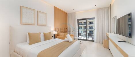 Een kluis op de kamer, een strijkplank/strijkijzer, gratis wifi