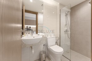 Dusche, Haartrockner, Bidet, Handtücher