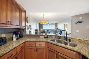 Fridge, microwave, oven, stovetop - The Beach Club 703D by Liquid Life (Gulf Shores)