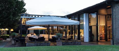 Se sirven cenas y cocina italiana