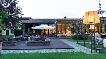 Se sirven cenas y cocina italiana