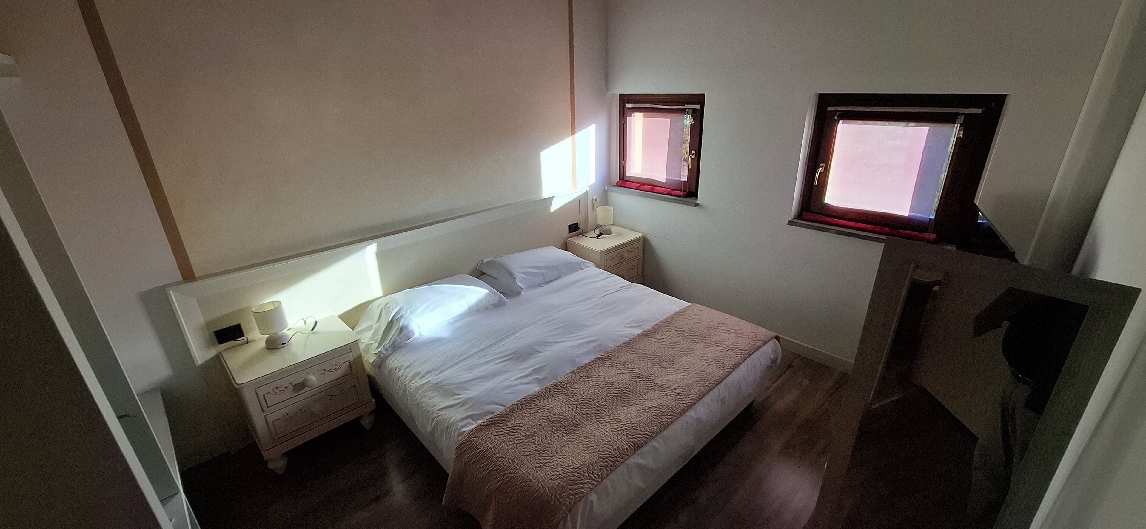 Habitació doble o amb dos llits individuals superior | Escriptori, espai de treball apte per a portàtils i wifi gratuïta 