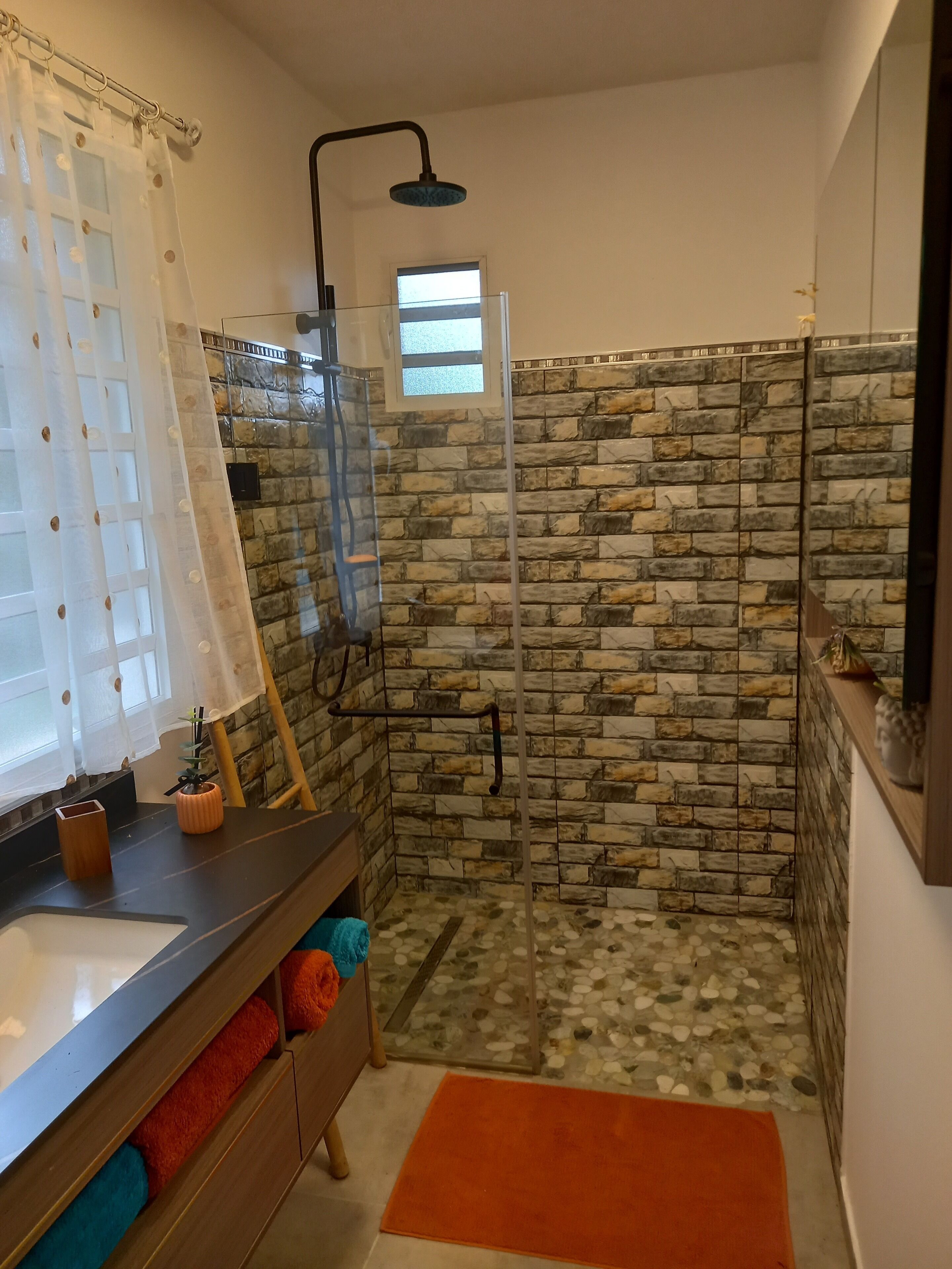 Towels, soap, toilet paper