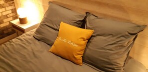Iron/ironing board, Internet, bed sheets - "La Mer Bohème", 1 bed, 2 pers, free secure parking with badge, 8 mn from the beach (Le Portel)