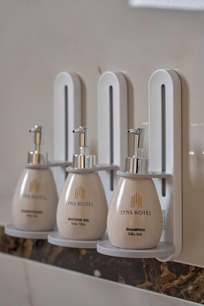 مكتب ومساحة عمل للكمبيوتر المحمول وواي فاي مجانًا