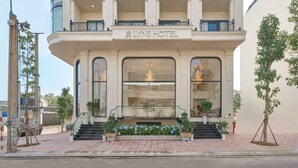 Unclassified image, 3 of 49, button - LYNS HOTEL (Nhon Trach)