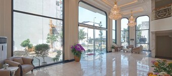 LYNS HOTEL