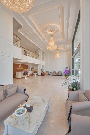 تفاصيل الفندق من الداخل