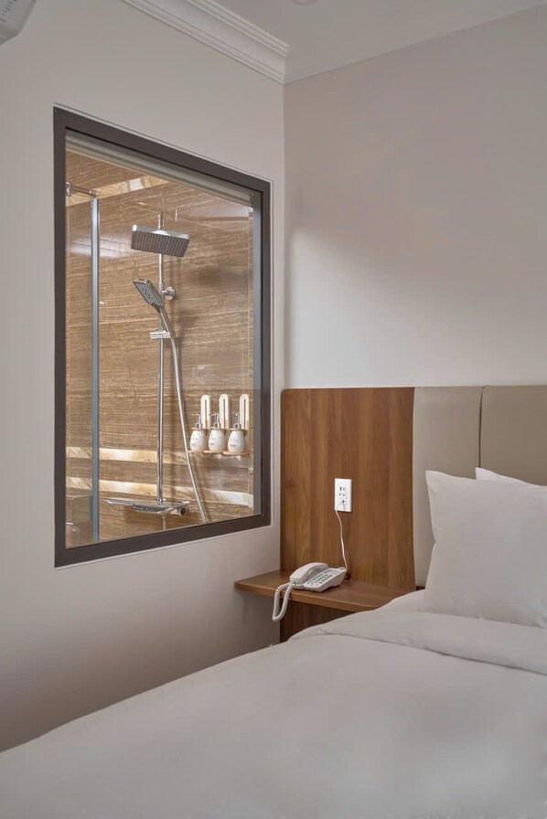 مكتب ومساحة عمل للكمبيوتر المحمول وواي فاي مجانًا