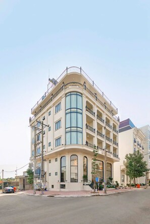 Exterior - LYNS HOTEL (Nhon Trach)