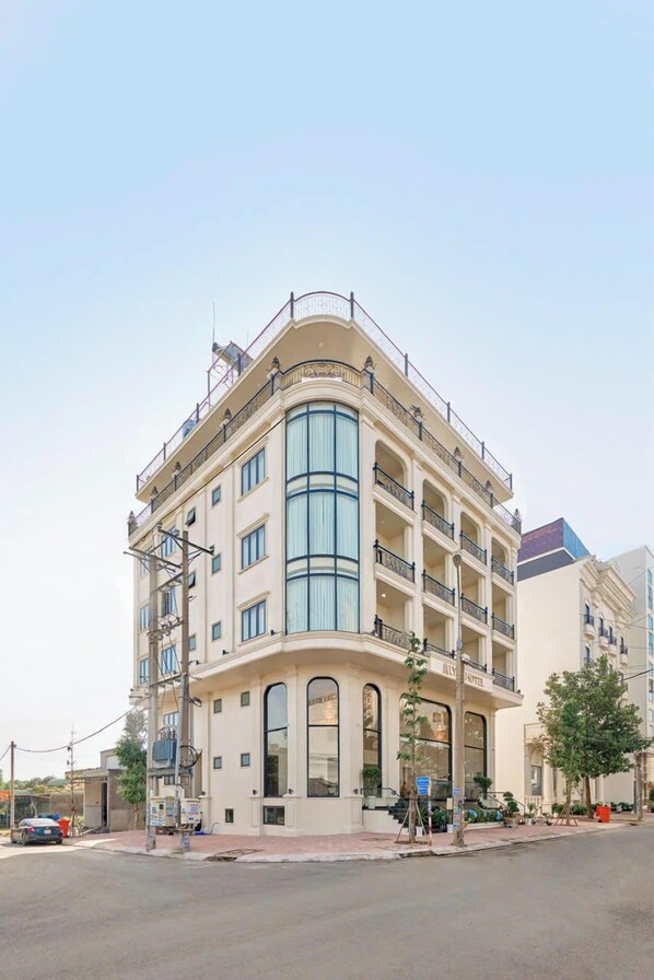 Exterior - LYNS HOTEL (Nhon Trach)