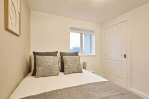 2 chambres, fer et planche à repasser, Wi-Fi, draps fournis