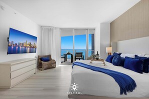 3 bedrooms, desk, iron/ironing board, travel cot - Bright Coastal 3BR Haven · Corner Views + Resort (Hollywood)