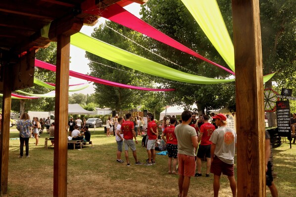 منطقة خارجية لإقامة حفلات الزفاف