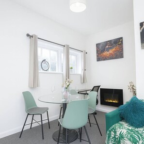 Dining - 2 Bedroom Appartment (High Wycombe)