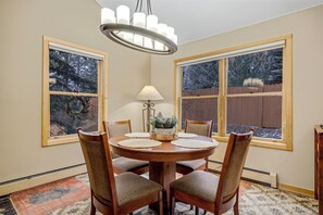 Dining - Cozy Keystone Townhome - walkable to both base areas! (Keystone)