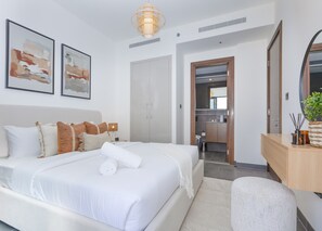 1 slaapkamer, een kluis op de kamer, een strijkplank/strijkijzer