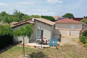 Outdoor dining - Gîtes Monplaisir - Maison Guyenne (Marmande)