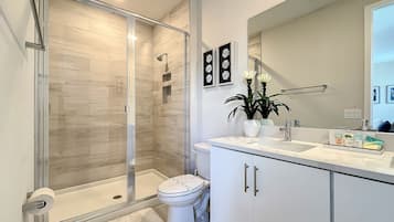 Villa | Bathroom | Free toiletries