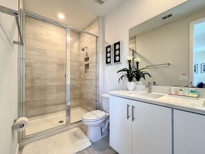 Villa | Bathroom - Reunion 3BR Villa Near Disney + Pool Access (Kissimmee)