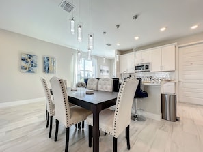 Villa | Dining - Reunion 3BR Villa Near Disney + Pool Access (Kissimmee)