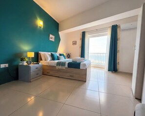 2 bedrooms, desk, iron/ironing board, WiFi - Elegant Oceanfront Apartment with Coastal Charm (Tas-Sliema)