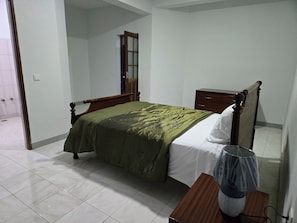 3 bedrooms, free WiFi, bed sheets