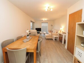 Interior - Heulfan - 17 Deganwy Castle Apartments (Conwy)