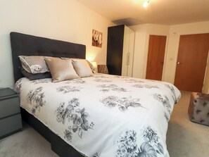 2 bedrooms, individually decorated, individually furnished, free WiFi - Heulfan - 17 Deganwy Castle Apartments (Conwy)