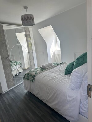 Shared Dormitory, 1 Bedroom - Room-chic Retreat Double Room (Dagenham)