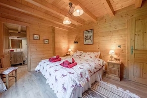 6 dormitorios, tabla de planchar con plancha, wifi y ropa de cama