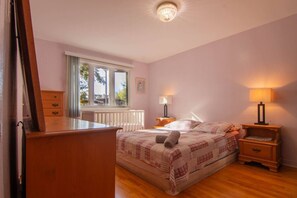 3 bedrooms, desk, iron/ironing board, free WiFi - Cozy Home – 6p – Centropolis & Carrefour Laval (Laval)