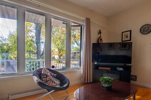 Living area - Cozy Home – 6p – Centropolis & Carrefour Laval (Laval)