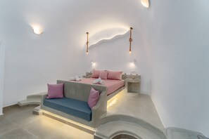 3 bedrooms, soundproofing, free WiFi, bed sheets - Santorini Fira Oasis (Santorini)