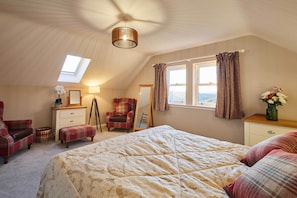 2 bedrooms, iron/ironing board, travel crib, WiFi - Host & Stay | The Annex (Jedburgh)