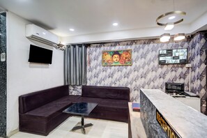 Living area - Restin Hotels Near Botanical Garden (Noida)